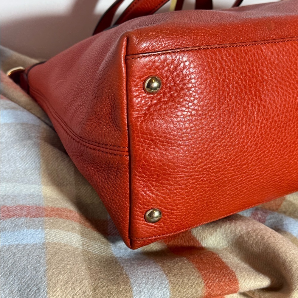 SALE
AUTHENTIC Gucci SoHo Leather Handbag - Picture 8 of 14